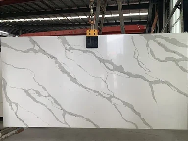 Cuarzo blanco con vetas grises